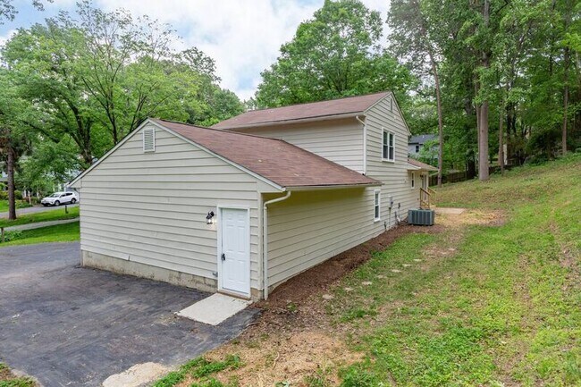 Building Photo - 3 Willow Branch Pl
