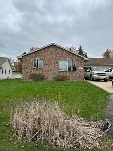Building Photo - N424 Kilsdonk Ct
