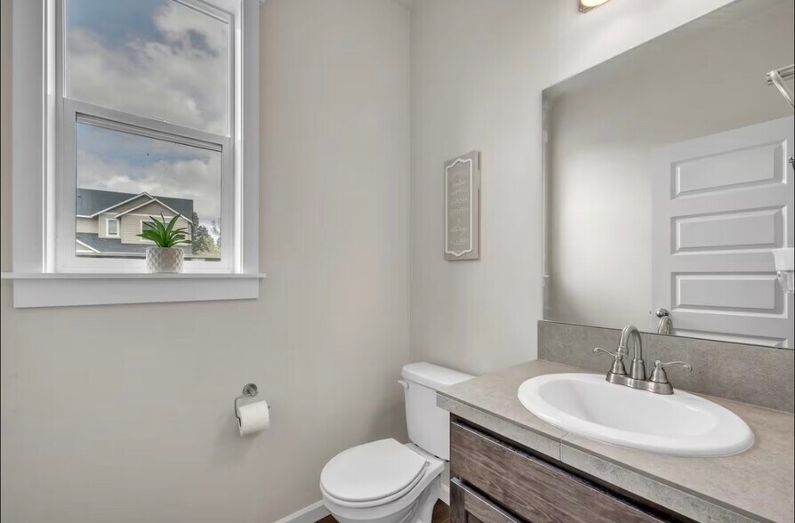 Building Photo - 16496 Pine Creek Dr