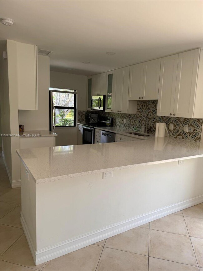 Building Photo - 9293 Vista Del Lago