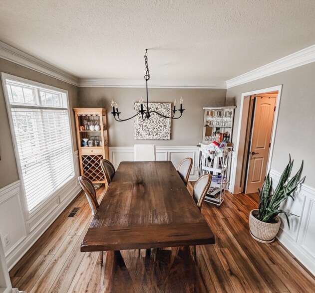 Building Photo - 2440 Waterhaven Dr