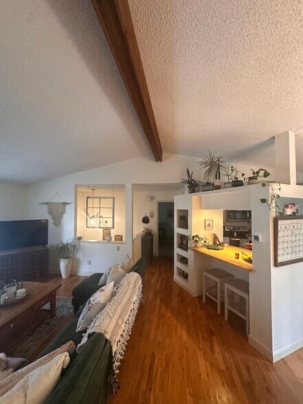 Building Photo - 128 White Oak Road Ext