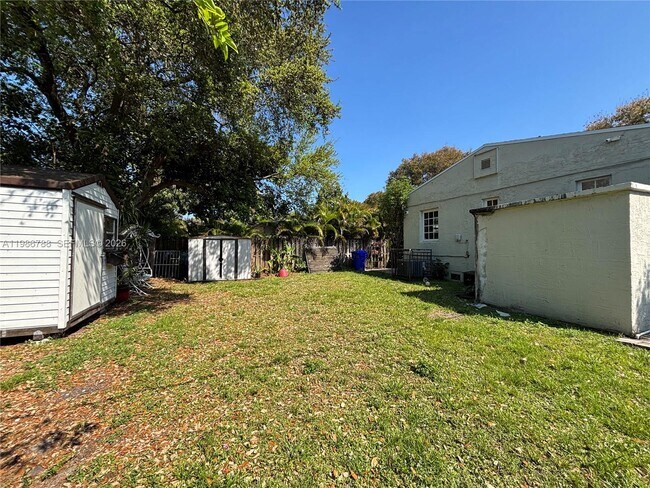 Building Photo - 521 NW 48th St