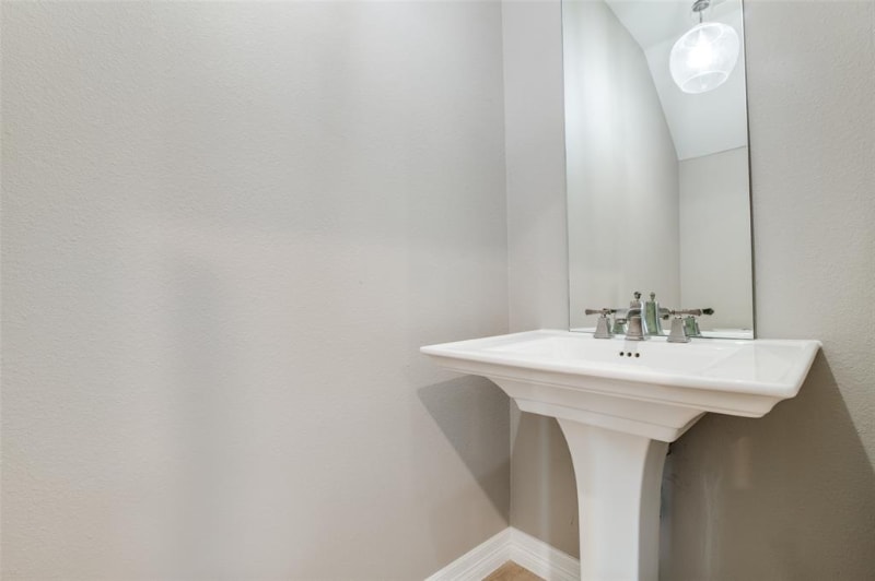 Building Photo - 5262 Ella Blvd