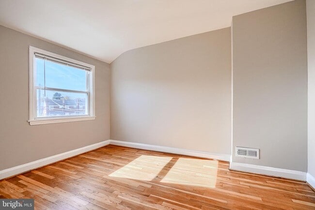 Building Photo - 817 N Marlyn Ave