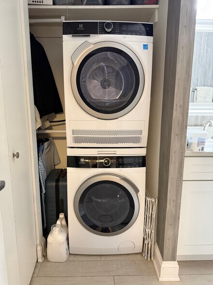 Building Photo - 10 E Ontario St