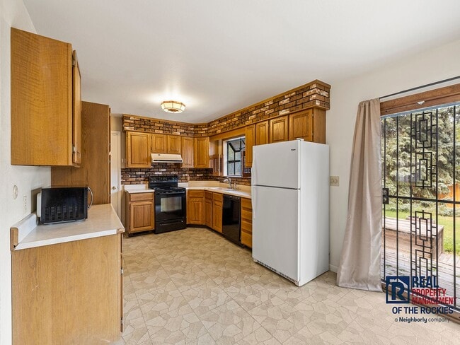 Building Photo - Cozy 3-Bed, 2-Bath Home with Fireplace, & ...