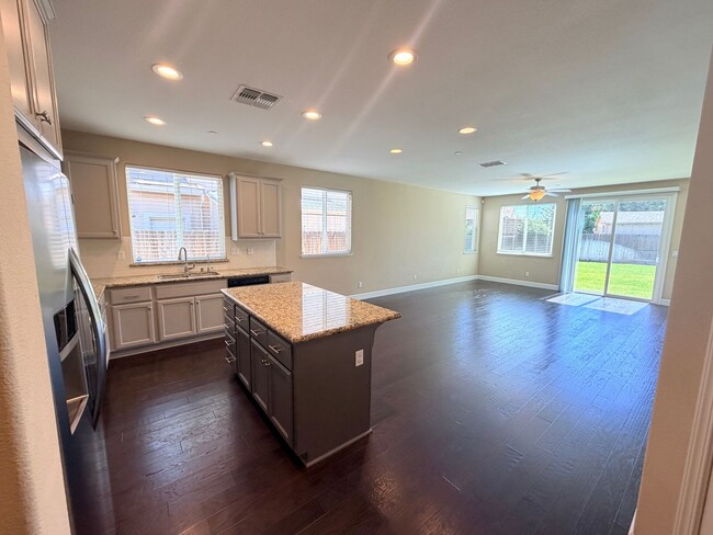 Building Photo - 1587 Manzanita Way