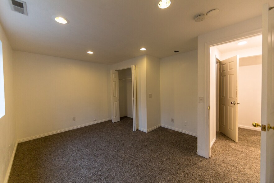 Building Photo - 1038 N 2525 W