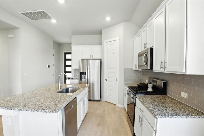 Building Photo - 2105 Suncup St
