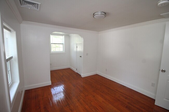 Building Photo - 96 Walnut Ln