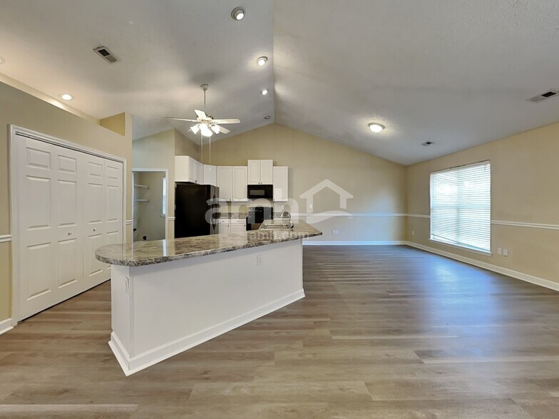 Building Photo - 209 Jones Rd