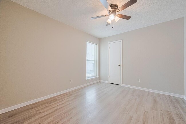 Building Photo - 6822 Stonewater