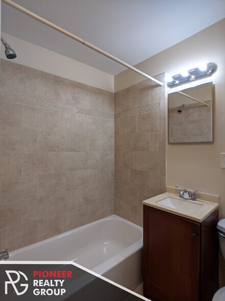 Building Photo - 2842 N Orchard St