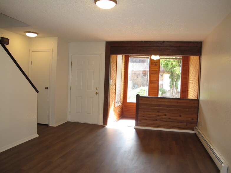 Building Photo - 3190 Hill Ave