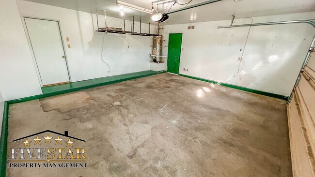 Building Photo - 4605 Mt Everest Way
