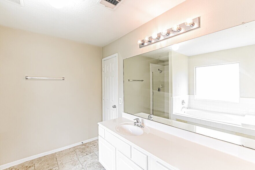 Building Photo - 4210 Thyme Cir
