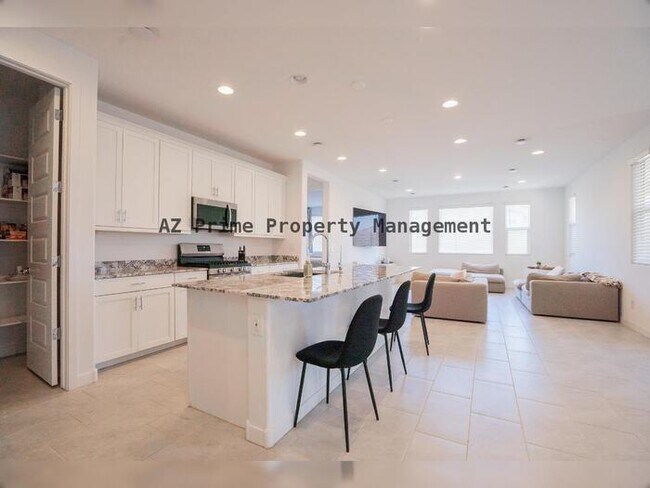 Building Photo - 4607 S 111th Dr