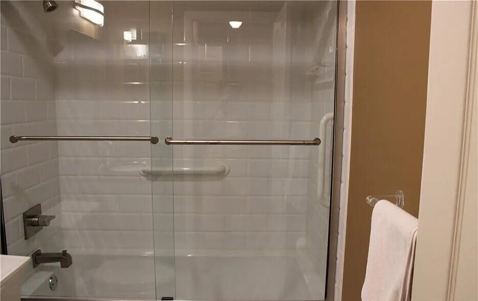 Building Photo - 203 SE 15th Pl