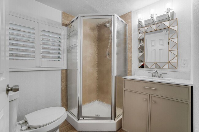 Building Photo - Updated three bed two bath house in Thousand Oaks with attached garage