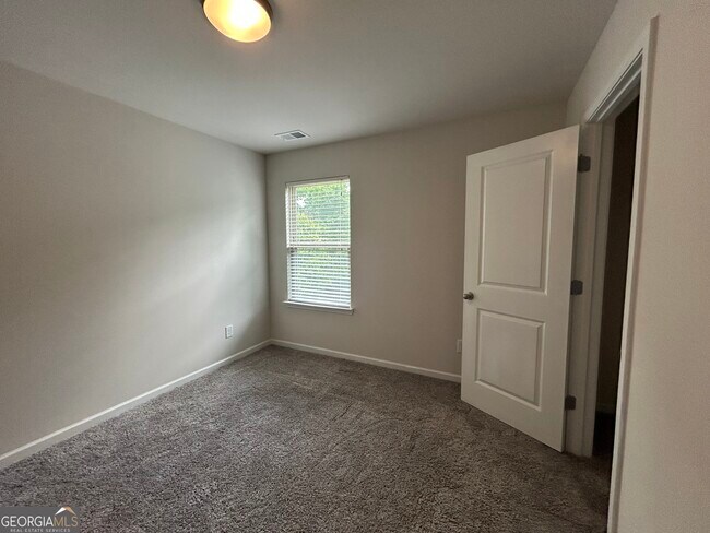 Building Photo - 3956 Lake Manor Way