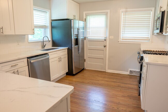 Building Photo - 9733 Karlov Ave