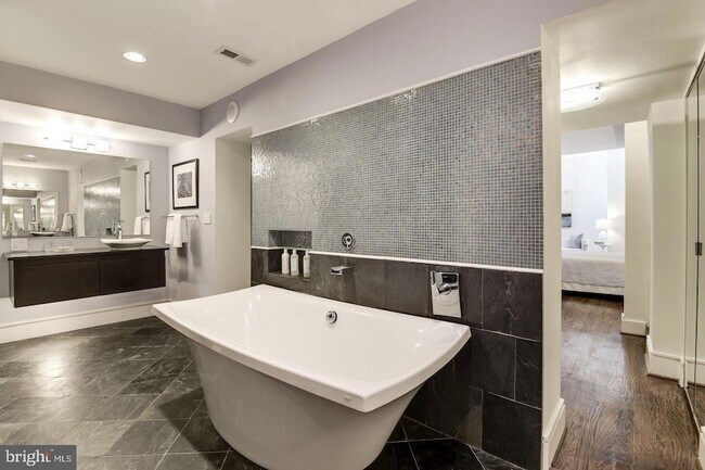 Building Photo - 1715 15th St NW