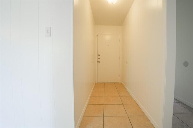 Building Photo - 8204 Easter Cove