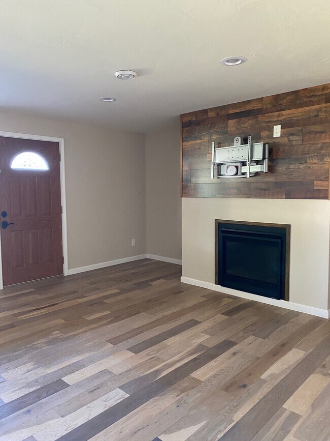 Building Photo - 128 Sunset Ridge