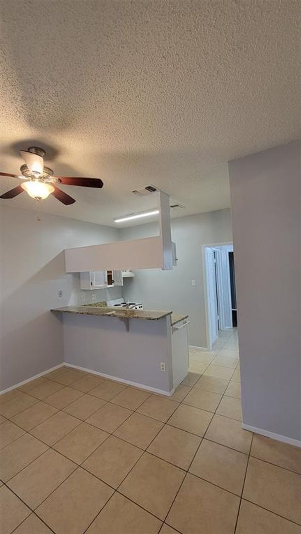 Building Photo - Fully upgraded 2bed 2bath unit