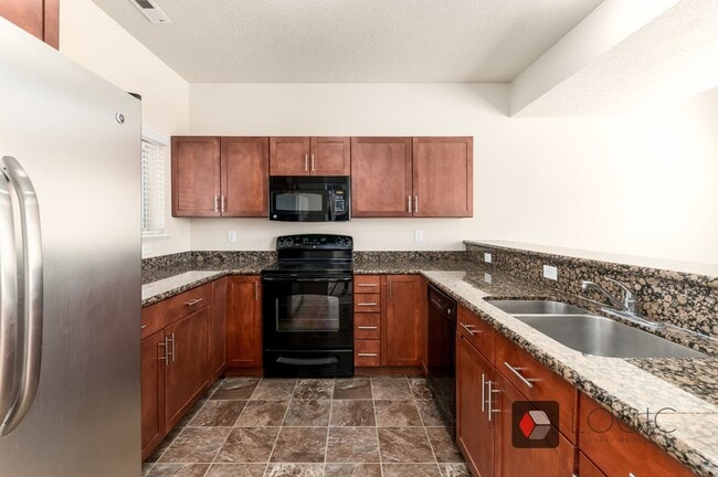 Building Photo - 520 E 500 S