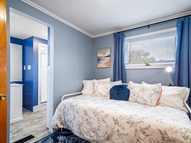 Building Photo - 386 Walworth Ave