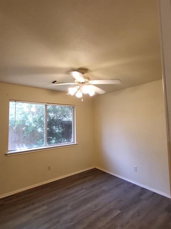 Building Photo - 304 N Kings Canyon Dr