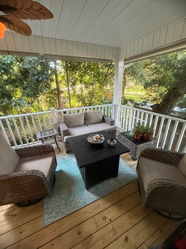 Building Photo - 406 Caverly Ln