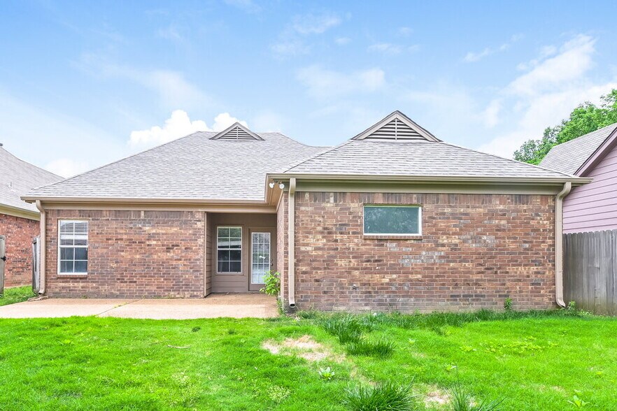 Building Photo - 10182 Whitcomb Ln