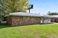 Building Photo - 2490 Tandy Dr