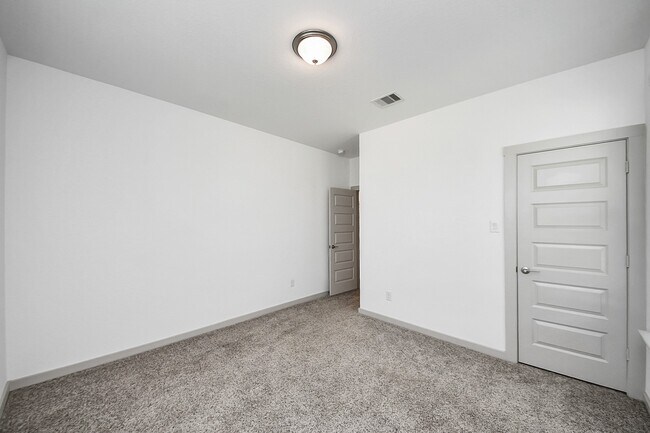 Building Photo - 3014 Jackmans Diamond