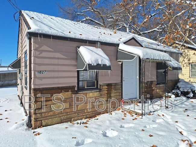 Building Photo - 1627 N Valley Ave