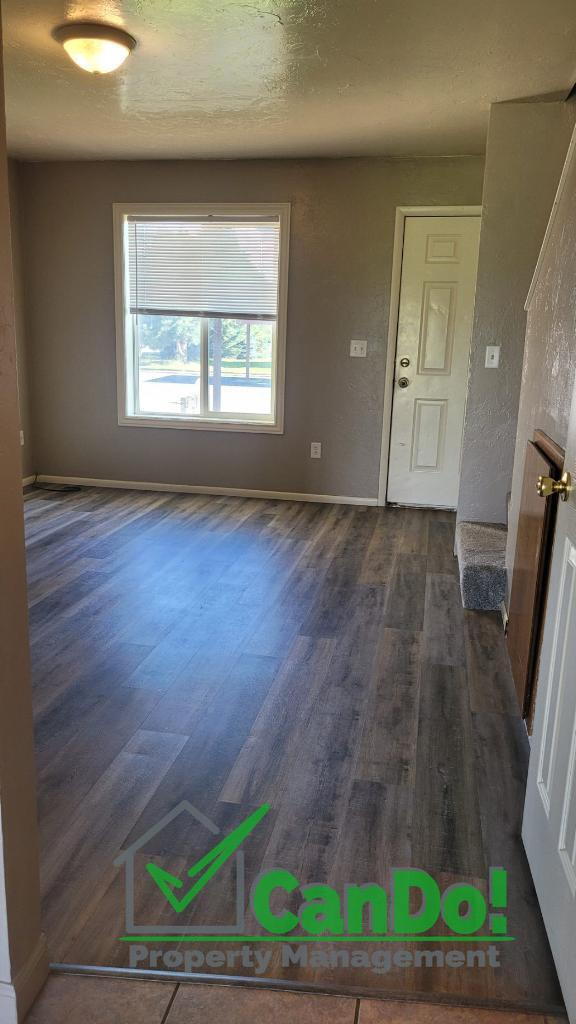 Building Photo - Newly remodeled 2 bedroom, 1.5 bathroom townhome in Blackfoot with Fiber Internet- Available now!