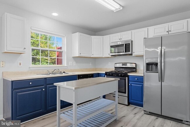 Building Photo - 43742 Tolamac Dr