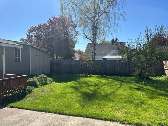 Building Photo - Quaint 3 Bedroom, 1 Bath Home in NW McMinnville