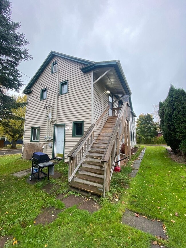 Building Photo - 4229 Gladstone St