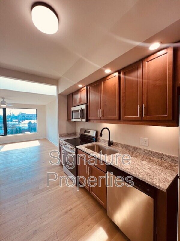 Building Photo - 712 High St