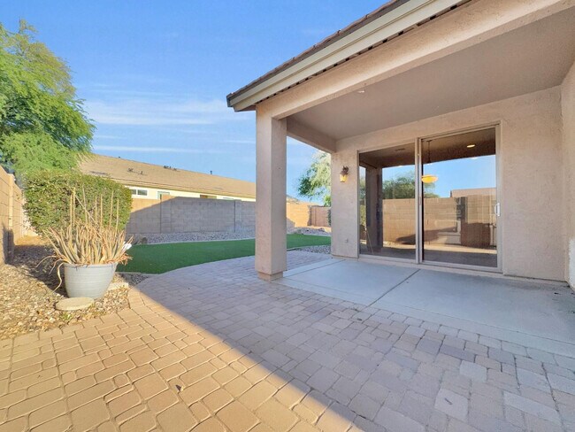 Building Photo - 261 N Nash Way