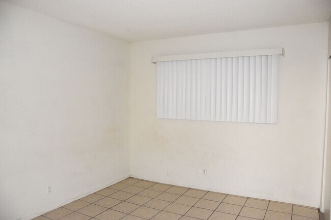 Building Photo - Cypress (125-127) South