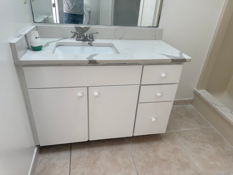 Full Bathroom 1 - 8853 Lambert Ln