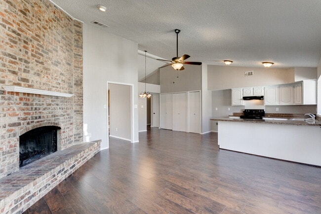 Building Photo - "Charming 3-Bedroom Retreat with 2 Full Baths in Rowlett – 1,894 Sq. Ft. of Comfort on Shipman St.!"