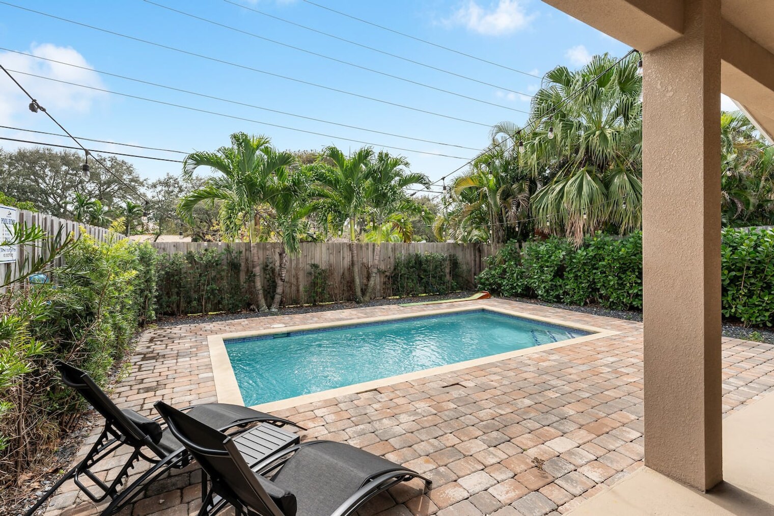 Building Photo - 828 SW 14th Ct