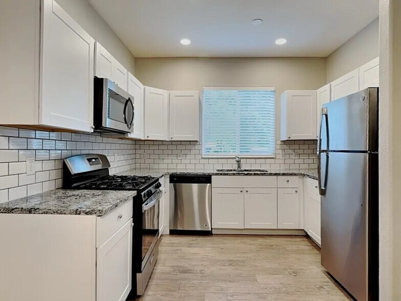 Building Photo - 3125 Seaside View
