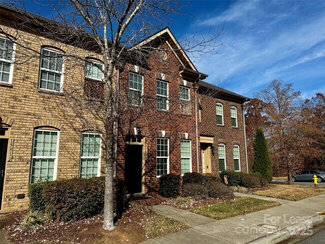 Building Photo - 15808 Sharon Dale Dr